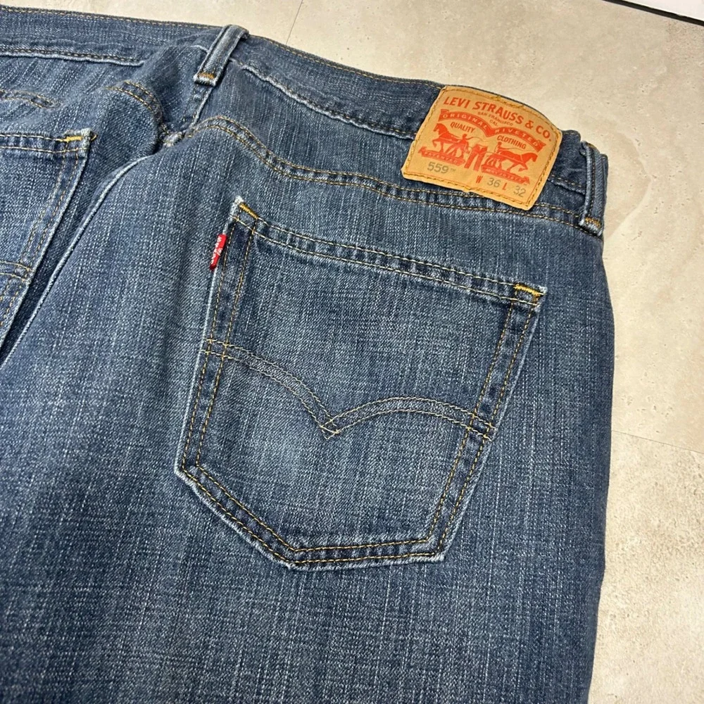 Levi's 559 Relaxed Straight Jeans Medium Wash Mens 36x32 Blue Denim Classic
